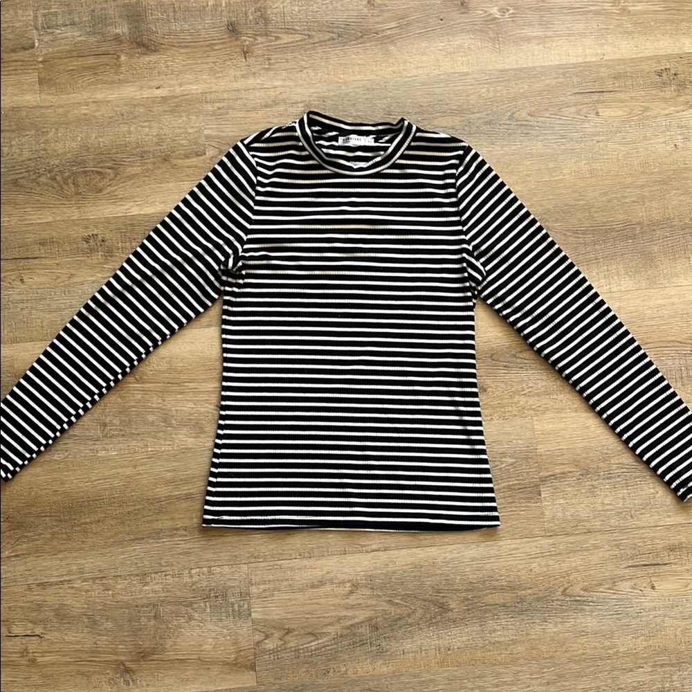 Black and white striped ribbed long sleeve crew neck shirt
